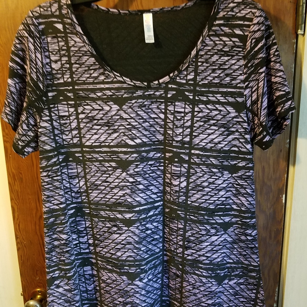 Lularoe L Classic Tee